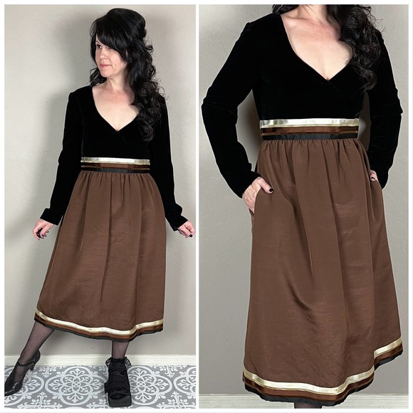 Vintage 1950s Long Sleeve Velvet Bodice Midi Dress